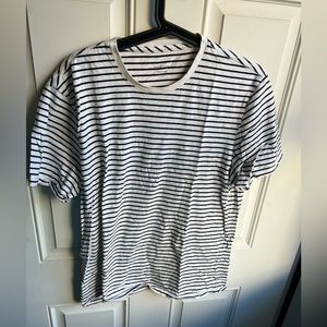 Everlane premium-weight crew tee